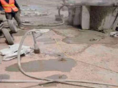 黑山水泥混凝土路面板底注浆技术 路面脱空注浆整治方案